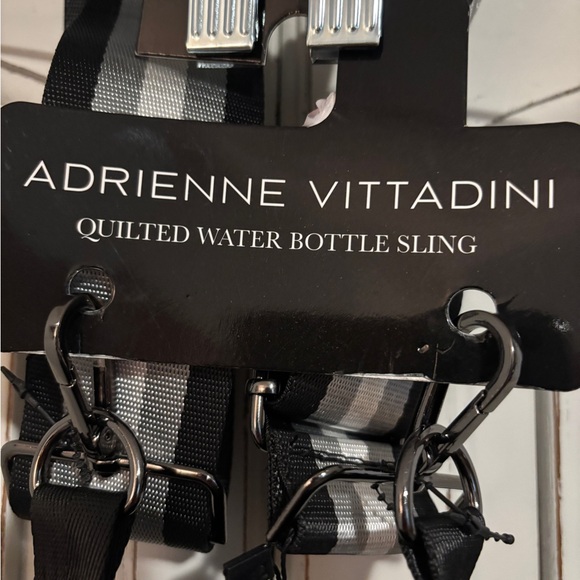Adrienne Vittadini Quilted water bottle sling bag - Picture 2 of 4